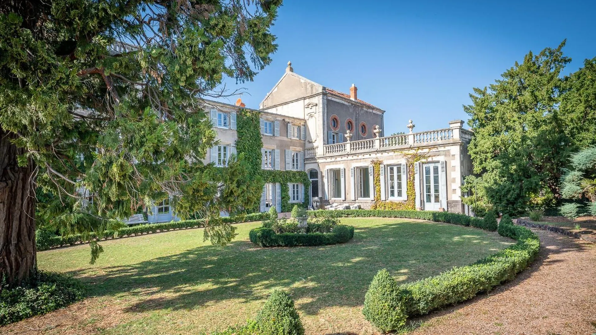 Chateau Du Serpolet Pont-du-Chateau Holiday home